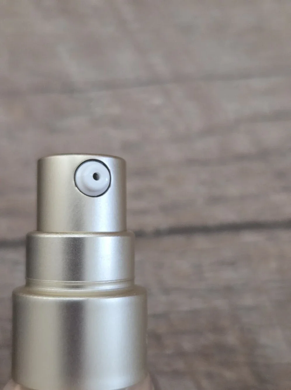 Laura Mercier Flawless Lumiere Foundation- 1C1 Shell
